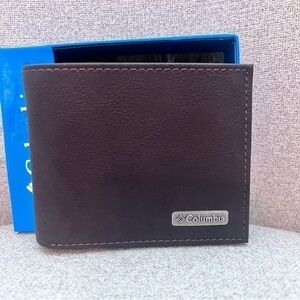 NWT Columbia men’s brown textured wallet